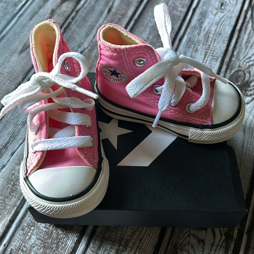 💕NEW💕 Infant Size 2C Pink Converse Allstar Chucks Hi-Tops w/ Box